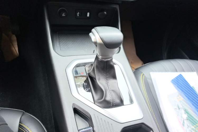 Used Great Wall King Kong Poer 2023 2.0T Automatic Diesel Two-Wheel Drive Elite Version with Long Bed – GW4D20M Gear Lever