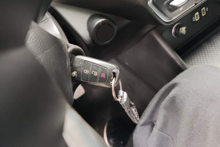 Used Great Wall King Kong Poer 2023 2.0T Manual Diesel Two-Wheel Drive Elite Version Standard Cab GW4D20M Interior 1