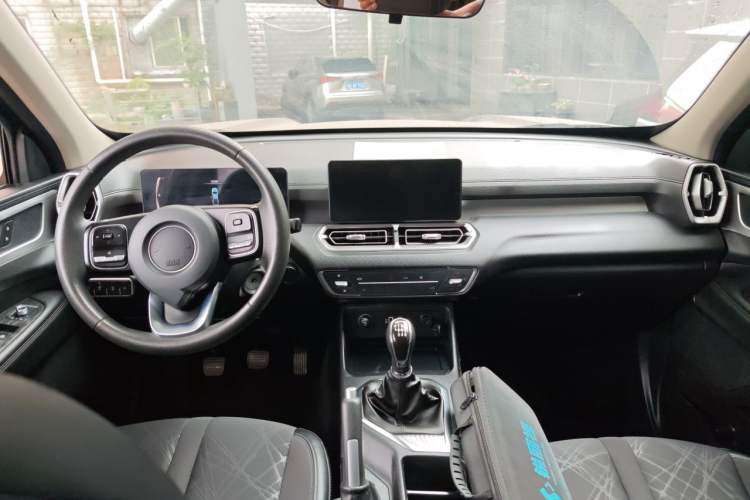 Used Great Wall King Kong Poer 2023 2.0T Manual Diesel Two-Wheel Drive Elite Version Standard Cab GW4D20M Interior 2