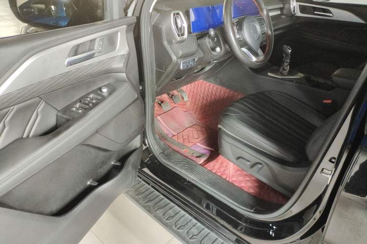Used Great Wall King Kong Poer 2023 2.0T Manual Gasoline Two-Wheel Drive Navigation Version Long Bed Flatbed – GW4C20C Interior 2