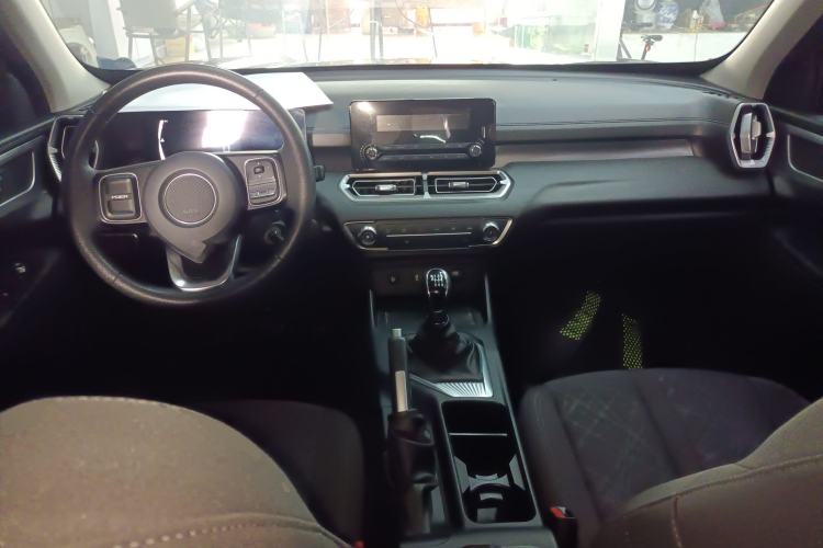 Used Great Wall King Kong Poer 2023 2.0T Manual Gasoline Two-Wheel-Drive Entrepreneurial Standard Cab GW4C20C Interior 2