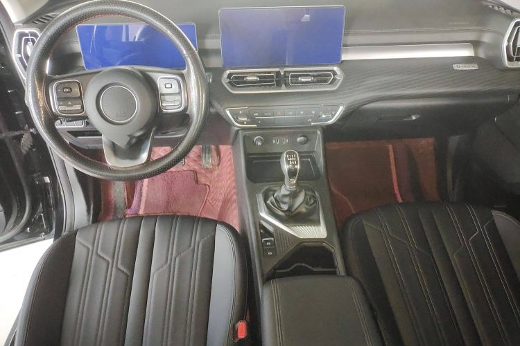Used Great Wall King Kong Poer 2023 2.0T Manual Gasoline Two-Wheel Drive Navigation Version Long Bed Flatbed – GW4C20C Interior 3