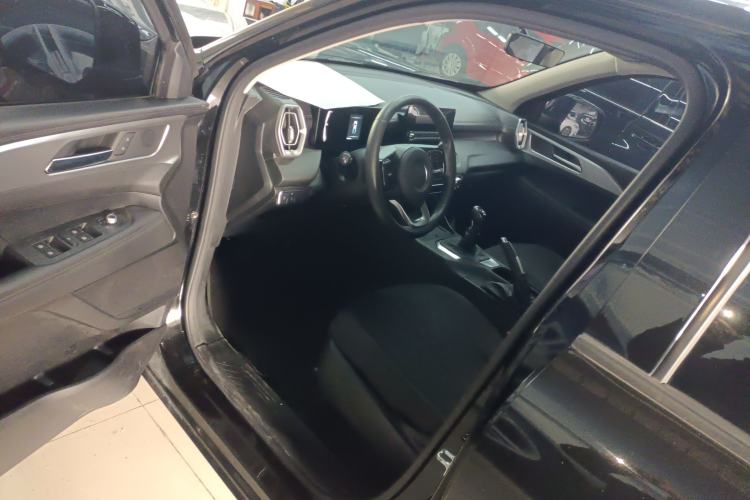 Used Great Wall King Kong Poer 2023 2.0T Manual Gasoline Two-Wheel-Drive Entrepreneurial Standard Cab GW4C20C Interior 3