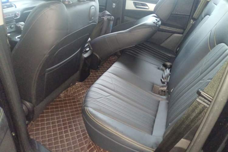 Used Great Wall King Kong Poer 2023 2.0T Automatic Diesel Two-Wheel Drive Elite Version with Long Bed – GW4D20M Interior 4