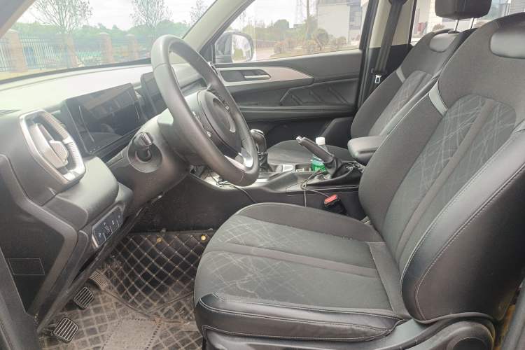 Used Great Wall King Kong Poer 2023 2.0T Manual Diesel Two-Wheel Drive Elite Version Long Bed Flatbed – GW4D20M Left Front Seat