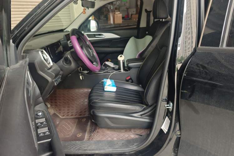 Used Great Wall King Kong Poer 2023 2.0T Automatic Diesel Two-Wheel Drive Elite Version with Long Bed – GW4D20M Left Front Seat