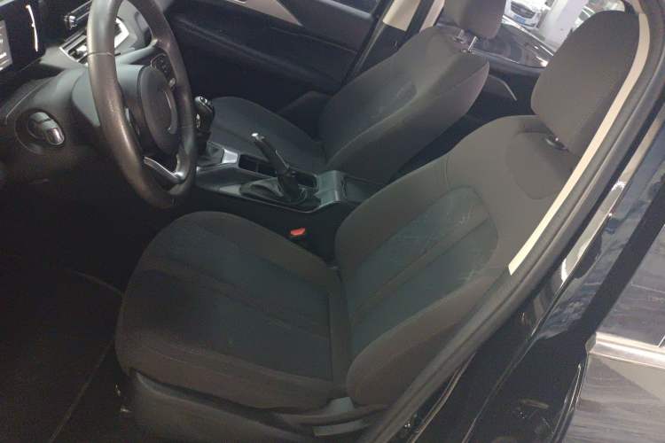 Used Great Wall King Kong Poer 2023 2.0T Manual Gasoline Two-Wheel-Drive Entrepreneurial Standard Cab GW4C20C Left Front Seat