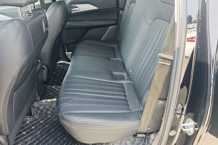 Used Great Wall King Kong Poer 2023 2.0T Automatic Diesel 4x4 Elite Edition Flatbed GW4D20M Left Rear Seat