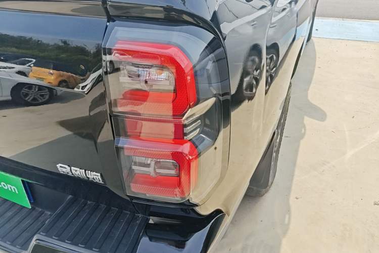 Used Great Wall King Kong Poer 2023 2.0T Automatic Diesel 4x4 Elite Edition Flatbed GW4D20M Right Rear Taillight