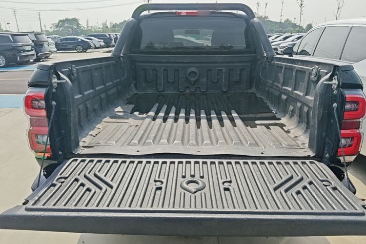 Used Great Wall King Kong Poer 2023 2.0T Automatic Diesel 4x4 Elite Edition Flatbed GW4D20M Trunk