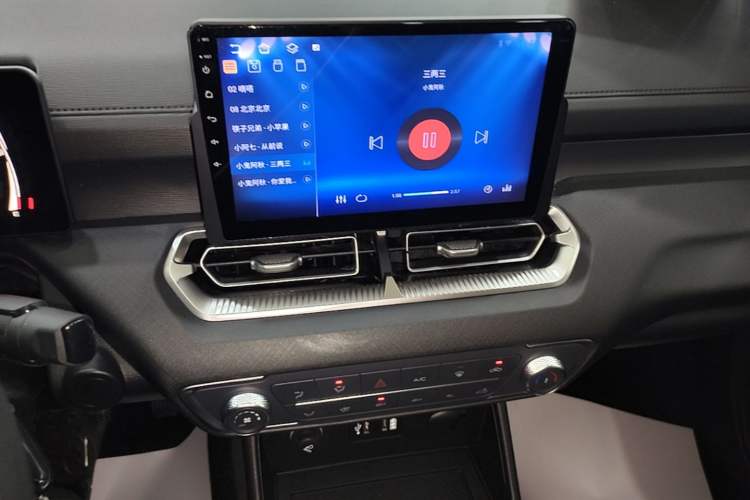 Used Great Wall King Kong Poer 2023 2.0T Automatic Diesel 4x4 Elite Edition Flatbed GW4D20M Audio And AC Panel