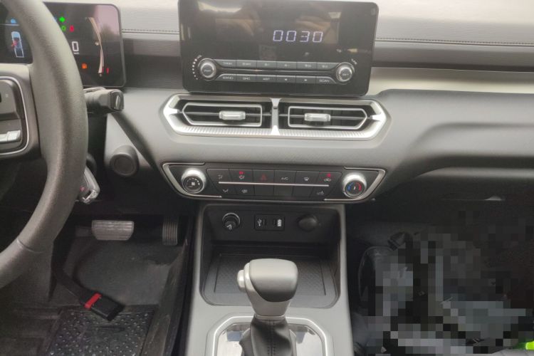 Used Great Wall King Kong Poer 2023 2.0T Automatic Diesel Two-Wheel Drive Elite Version with Long Bed – GW4D20M Audio And AC Panel