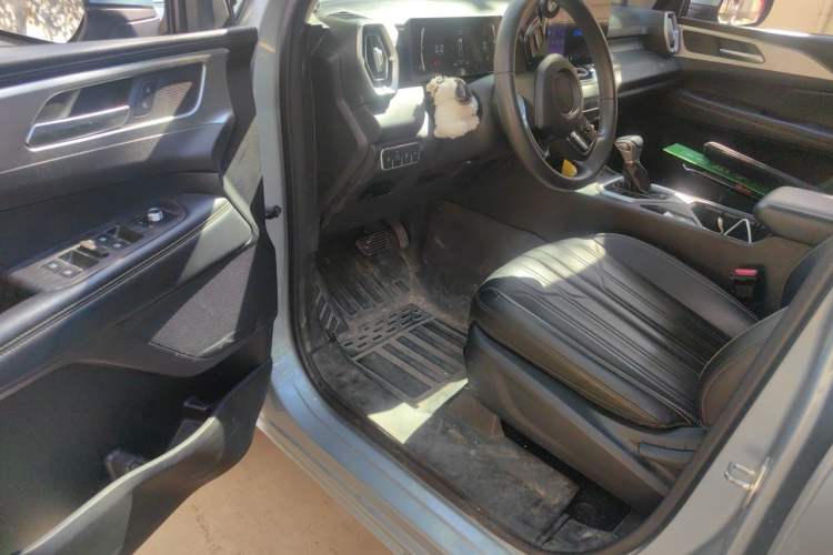 Used Great Wall King Kong Poer 2023 2.0T Automatic Diesel 4x4 Elite Edition Flatbed GW4D20M Driver Seat