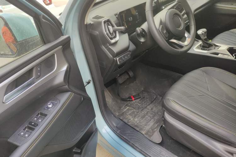 Used Great Wall King Kong Poer 2023 2.0T Automatic Diesel Two-Wheel Drive Elite Version with Long Bed – GW4D20M Driver Seat