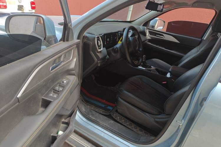 Used Great Wall King Kong Poer 2023 2.0T Automatic Diesel Two-Wheel-Drive Elite Version Flatbed GW4D20M Driver Seat