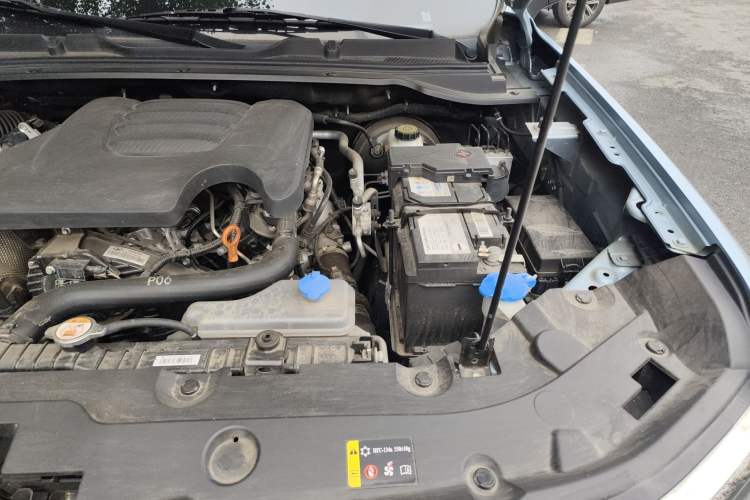 Used Great Wall King Kong Poer 2023 2.0T Automatic Diesel Two-Wheel-Drive Elite Version Flatbed GW4D20M Engine Bay Left