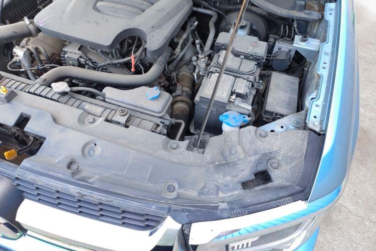 Used Great Wall King Kong Poer 2023 2.0T Automatic Diesel Two-Wheel-Drive Elite Version Flatbed GW4D20M Engine Bay Left