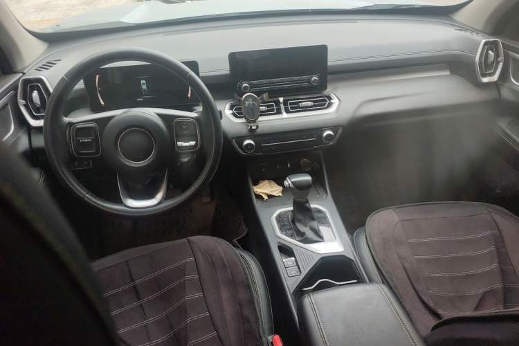 Used Great Wall King Kong Poer 2023 2.0T Automatic Diesel Two-Wheel-Drive Elite Version Flatbed GW4D20M Interior 2