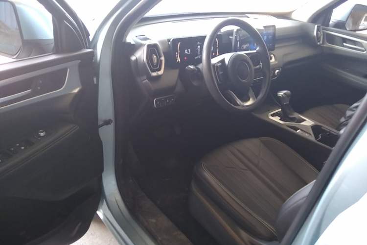 Used Great Wall King Kong Poer 2023 2.0T Automatic Diesel Two-Wheel-Drive Elite Version Flatbed GW4D20M Interior 3