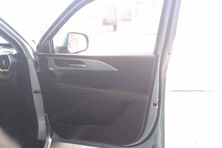 Used Great Wall King Kong Poer 2023 2.0T Automatic Diesel Two-Wheel-Drive Elite Version Flatbed GW4D20M Interior 5