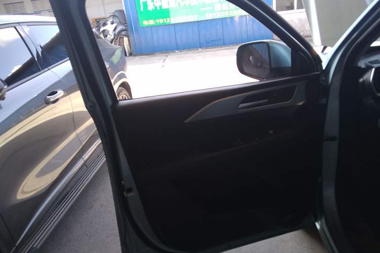 Used Great Wall King Kong Poer 2023 2.0T Automatic Diesel Two-Wheel-Drive Elite Version Flatbed GW4D20M Interior 7