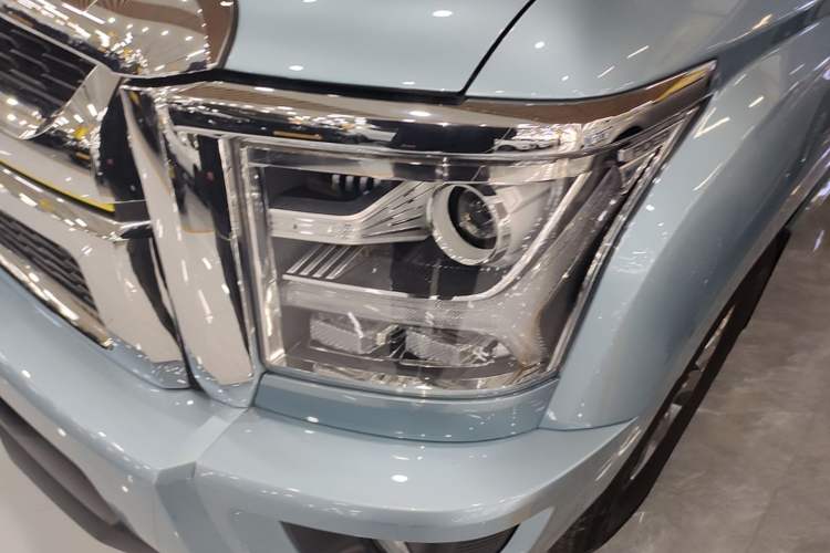 Used Great Wall King Kong Poer 2023 2.0T Automatic Diesel 4x4 Elite Edition Flatbed GW4D20M Left Front Headlight