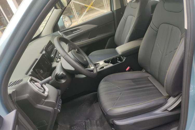 Used Great Wall King Kong Poer 2023 2.0T Automatic Diesel Two-Wheel Drive Elite Version with Long Bed – GW4D20M Left Front Seat