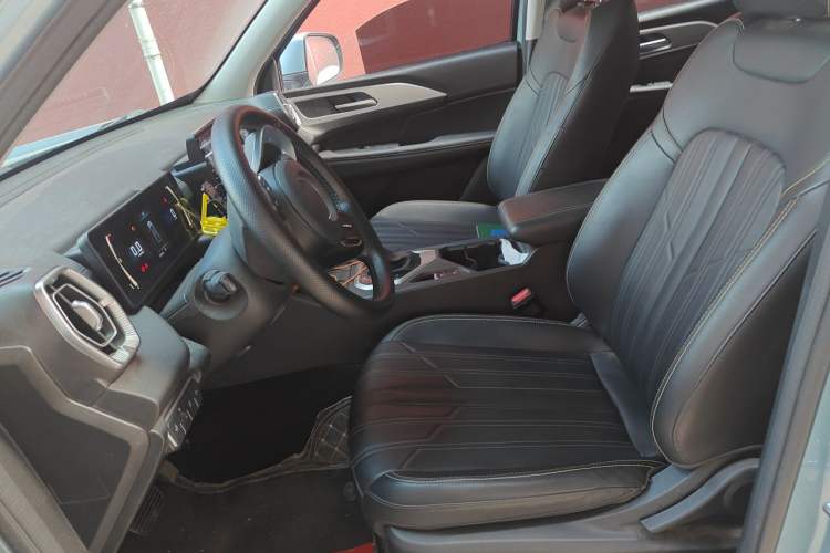 Used Great Wall King Kong Poer 2023 2.0T Automatic Diesel Two-Wheel-Drive Elite Version Flatbed GW4D20M Left Front Seat