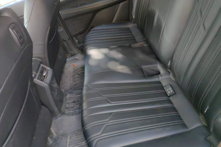 Used Great Wall King Kong Poer 2023 2.0T Automatic Diesel 4x4 Elite Edition Flatbed GW4D20M Left Rear Seat