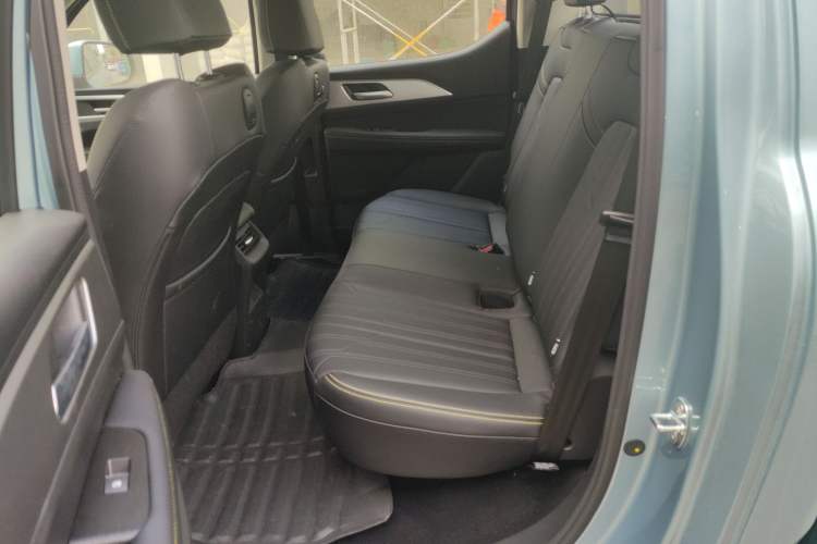Used Great Wall King Kong Poer 2023 2.0T Automatic Diesel Two-Wheel Drive Elite Version with Long Bed – GW4D20M Left Rear Seat