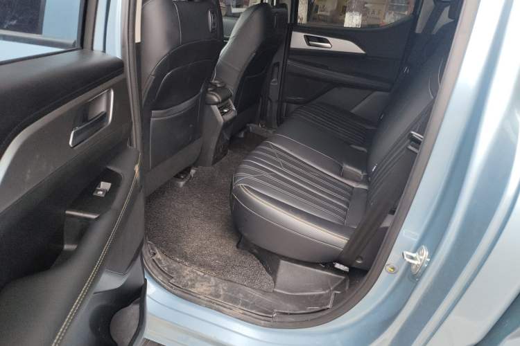 Used Great Wall King Kong Poer 2023 2.0T Automatic Diesel Two-Wheel-Drive Elite Version Flatbed GW4D20M Left Rear Seat