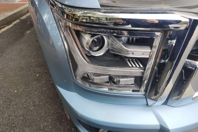 Used Great Wall King Kong Poer 2023 2.0T Automatic Diesel Two-Wheel-Drive Elite Version Flatbed GW4D20M Right Front Headlight