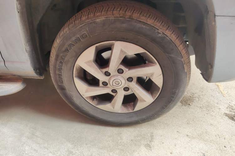 Used Great Wall King Kong Poer 2023 2.0T Automatic Diesel Two-Wheel-Drive Elite Version Flatbed GW4D20M Right Front Wheel Hub
