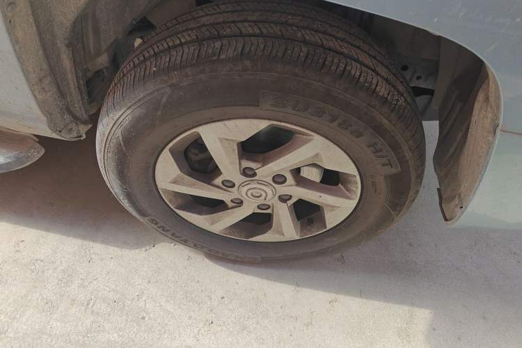 Used Great Wall King Kong Poer 2023 2.0T Automatic Diesel Two-Wheel-Drive Elite Version Flatbed GW4D20M Right Front Wheel Hub