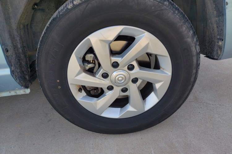 Used Great Wall King Kong Poer 2023 2.0T Automatic Diesel Two-Wheel-Drive Elite Version Flatbed GW4D20M Right Front Wheel Hub