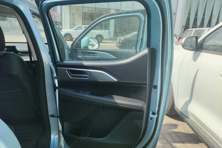Used Great Wall King Kong Poer 2023 2.0T Automatic Diesel Two-Wheel Drive Elite Version with Long Bed – GW4D20M Right Rear Door Interior