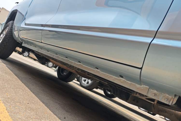 Used Great Wall King Kong Poer 2023 2.0T Automatic Diesel Two-Wheel-Drive Elite Version Flatbed GW4D20M Right Side Sill