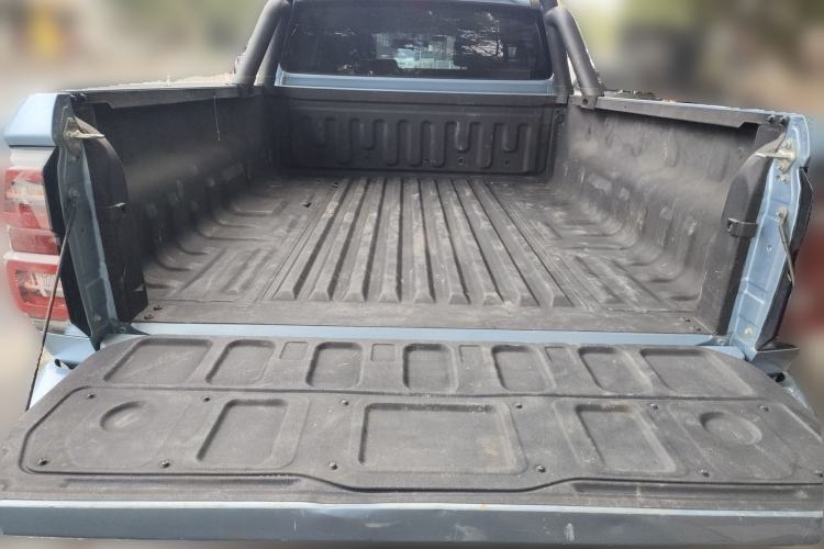 Used Great Wall King Kong Poer 2023 2.0T Automatic Diesel Two-Wheel-Drive Elite Version Flatbed GW4D20M Trunk