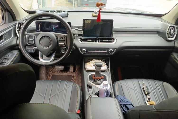 Used Great Wall King Kong Poer 2023 2.0T Automatic Diesel Two-Wheel-Drive Elite Version Flatbed GW4D20M Center Console