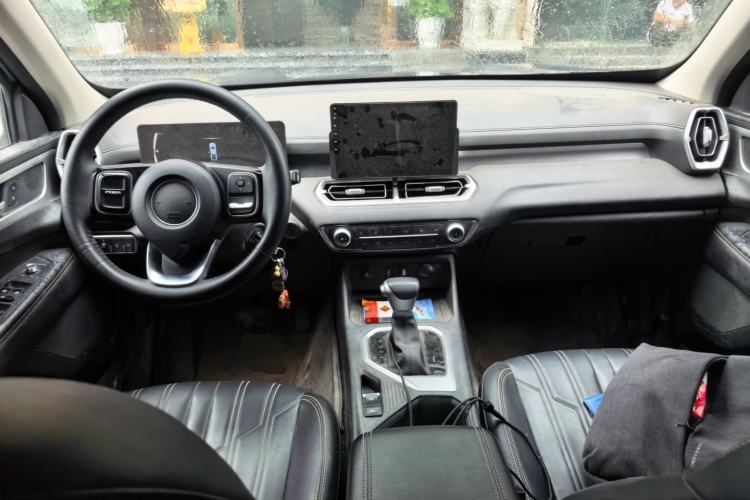Used Great Wall King Kong Poer 2023 2.0T Automatic Diesel 4x4 Elite Edition Flatbed GW4D20M Center Console