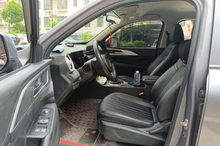 Used Great Wall King Kong Poer 2023 2.0T Automatic Diesel Two-Wheel-Drive Elite Version Flatbed GW4D20M Driver Seat