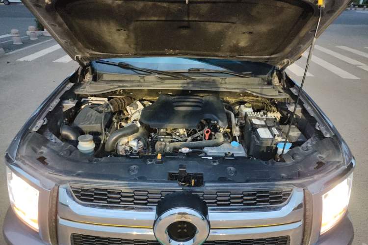 Used Great Wall King Kong Poer 2023 2.0T Automatic Diesel Two-Wheel-Drive Elite Version Flatbed GW4D20M Engine Bay