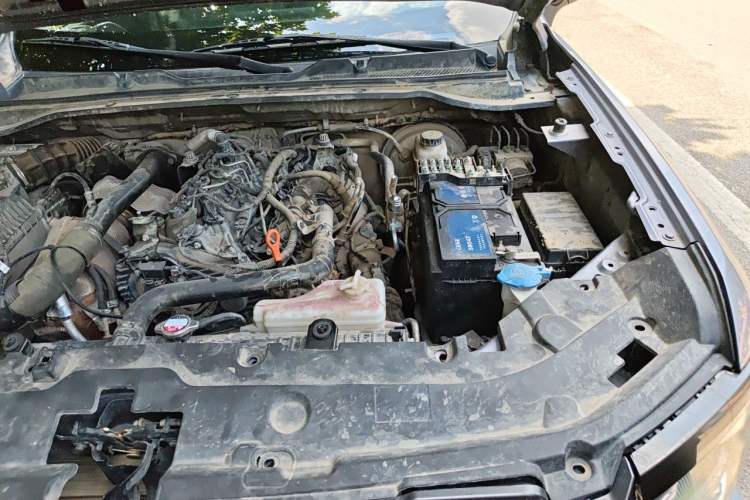 Used Great Wall King Kong Poer 2023 2.0T Manual Diesel Two-Wheel Drive Entrepreneurial Version with Long Bed – GW4D20M Engine Bay Left