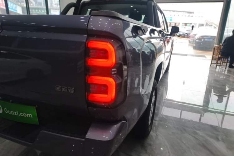 Used Great Wall King Kong Poer 2023 2.0T Automatic Diesel Two-Wheel-Drive Elite Version Flatbed GW4D20M Exterior 3