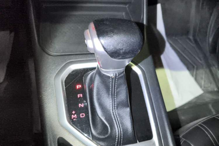 Used Great Wall King Kong Poer 2023 2.0T Automatic Diesel Two-Wheel-Drive Elite Version Flatbed GW4D20M Gear Lever