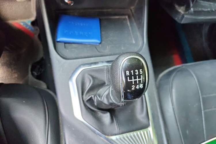 Used Great Wall King Kong Poer 2023 2.0T Manual Diesel Two-Wheel Drive Entrepreneurial Version with Long Bed – GW4D20M Gear Lever