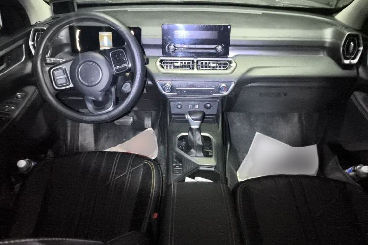 Used Great Wall King Kong Poer 2023 2.0T Automatic Diesel Two-Wheel-Drive Elite Version Flatbed GW4D20M Interior 2