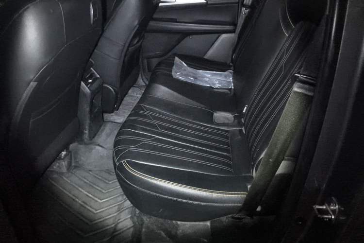 Used Great Wall King Kong Poer 2023 2.0T Automatic Diesel Two-Wheel-Drive Elite Version Flatbed GW4D20M Interior 4