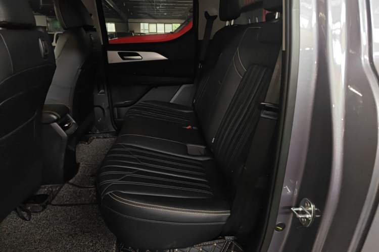 Used Great Wall King Kong Poer 2023 2.0T Automatic Diesel Two-Wheel-Drive Elite Version Flatbed GW4D20M Interior 4