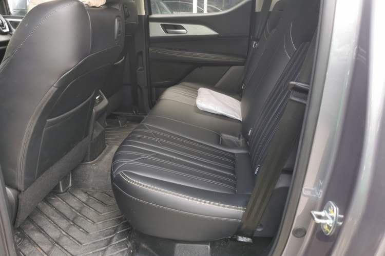 Used Great Wall King Kong Poer 2023 2.0T Automatic Diesel Two-Wheel Drive Elite Version with Long Bed – GW4D20M Left Rear Seat
